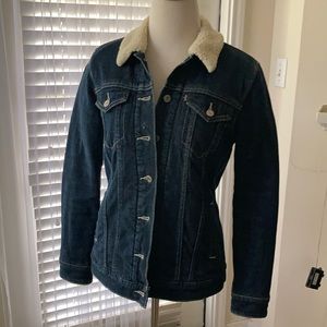 Levi’s small Sherpa-lined jean jacket